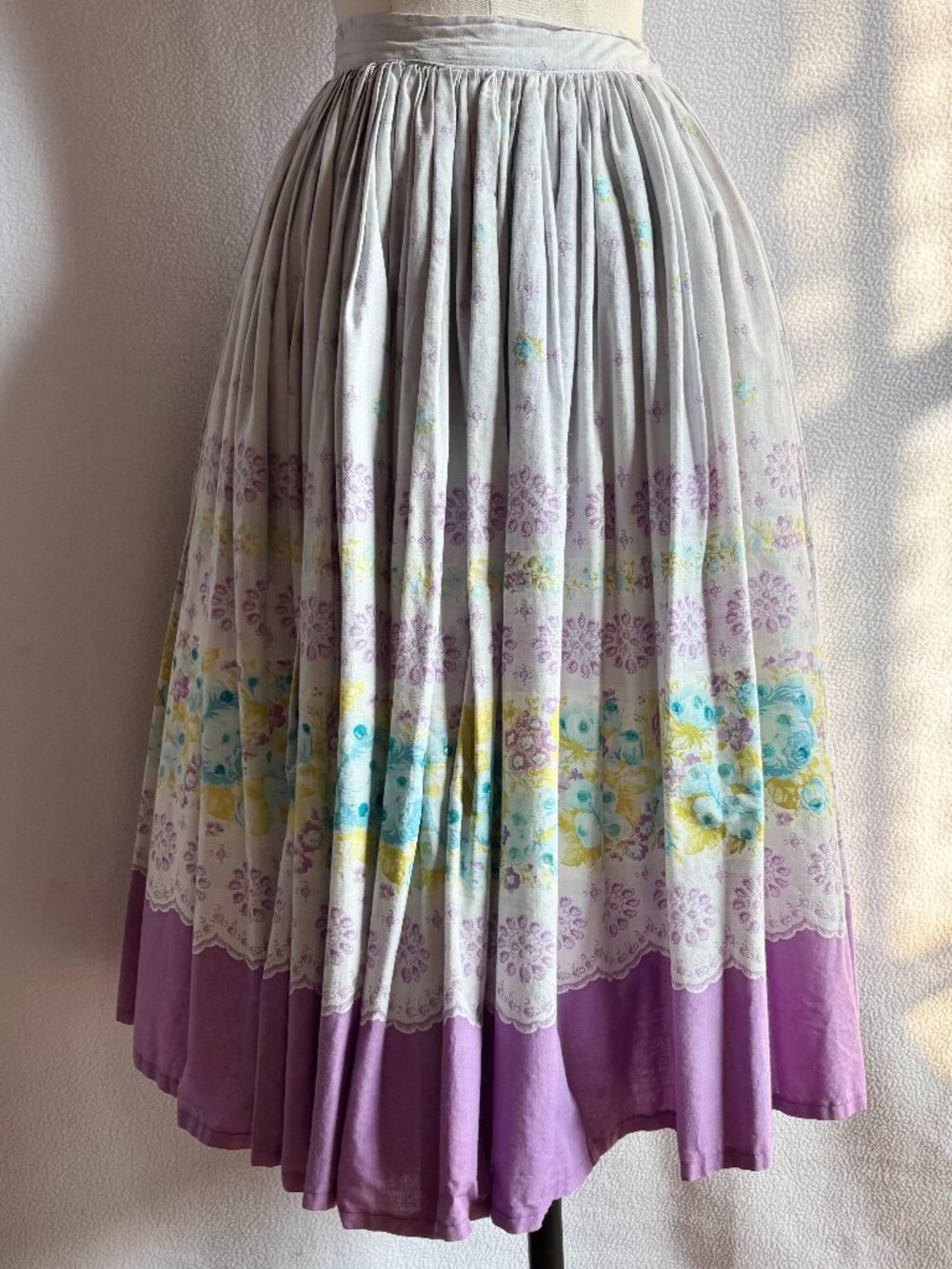 1950s Purple Floral Print Cotton Full Rockabilly Skirt 24 Waist